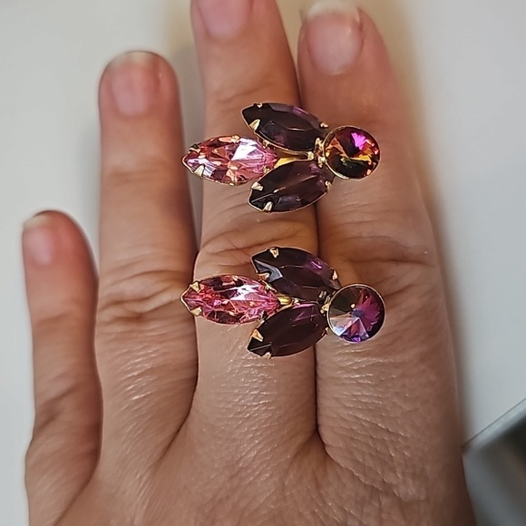 Vintage Aurora Borealis Rhinestone and Purple Crystal Clip On Earrings - Picture 7 of 7